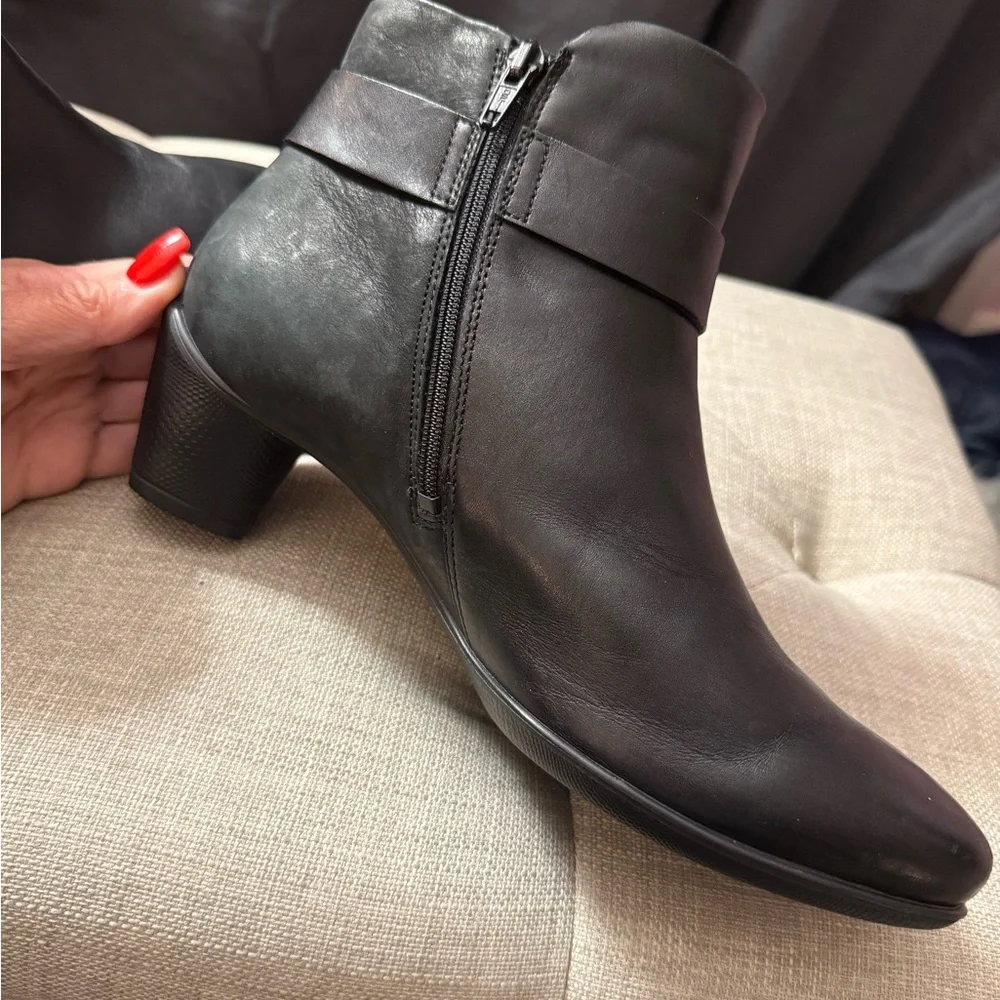 ECCO Black Leather Ankle Booties Side Zip Comfort Heel Size 40 (US 9–9.5) - Picture 7 of 13